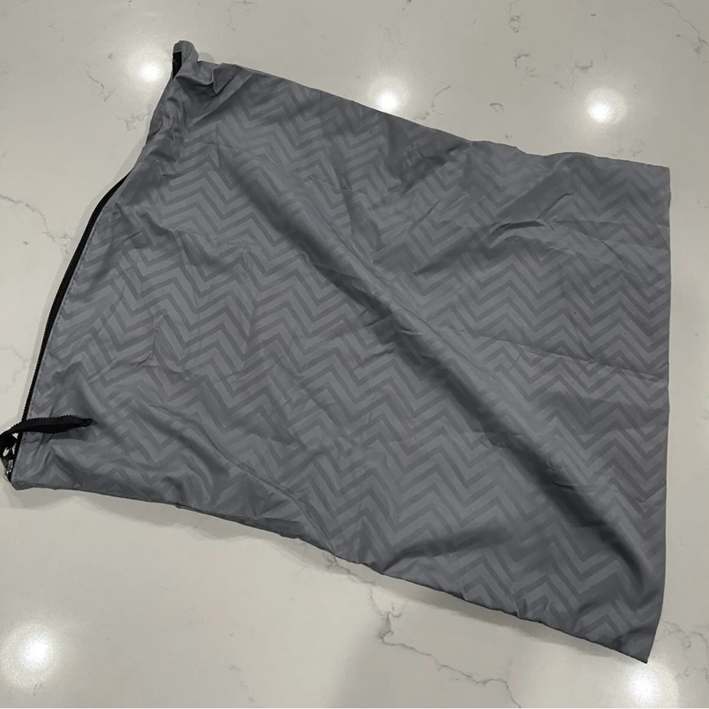 lululemon athletica Black and Gray Travel Duffel - Picture 12 of 12